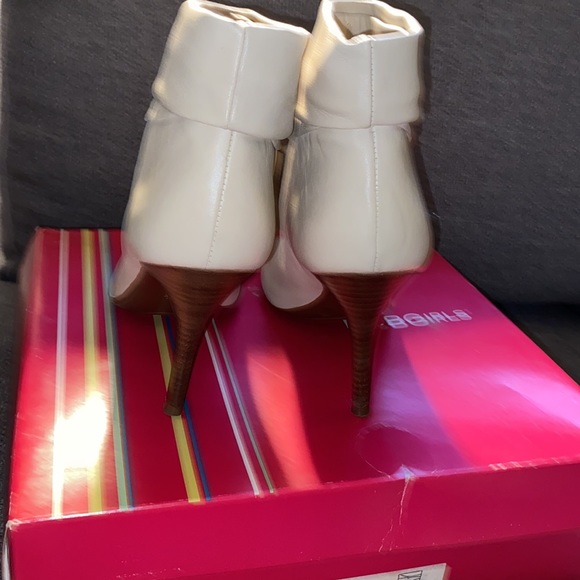 BCBG Girls cream booties - Picture 3 of 4